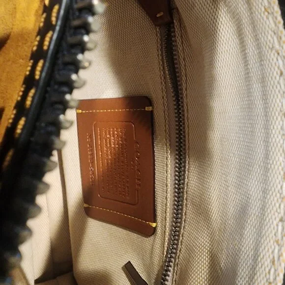 Coach - Picture 4 of 9